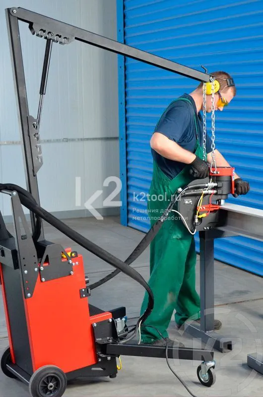 Пример применения пресс-перфоратора гидравлического Promotech Pro 110 HP с подвесом (журавликом)
