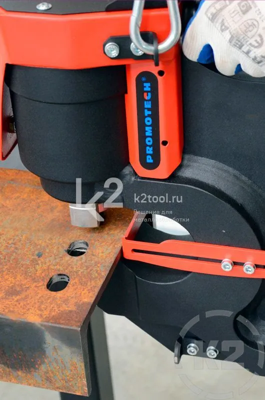 Пример применения пресс-перфоратора гидравлического Promotech Pro 110 HP в вертикальном положении