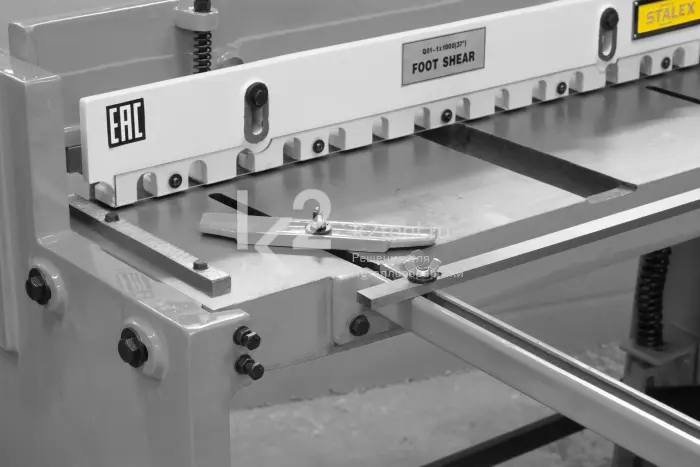 Ножная гильотина STALEX Q01-1.5x1320