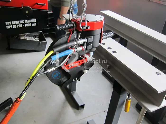 Пресс-перфоратор гидравлический Promotech Pro 110 HP закреплен на станине